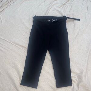 Forever 21 Women’s Black Pull-On Capri Pants with belt